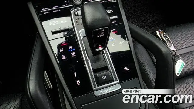 Porsche Cayenne 2021 — Photo 9/20
