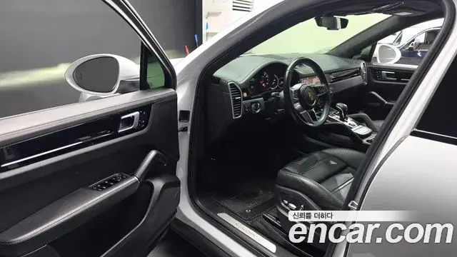 Porsche Cayenne 2021 — Photo 10/20