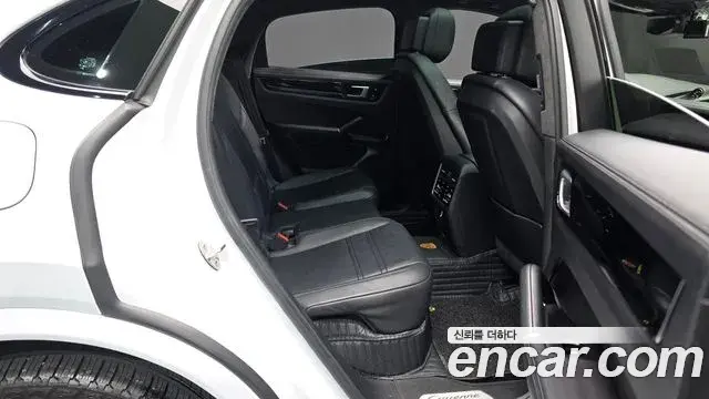 Porsche Cayenne 2021 — Photo 11/20
