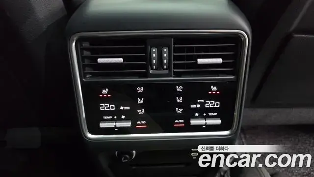 Porsche Cayenne 2021 — Photo 18/20