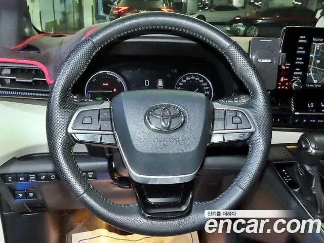 Toyota Sienna 2021 — Şəkil 19/20