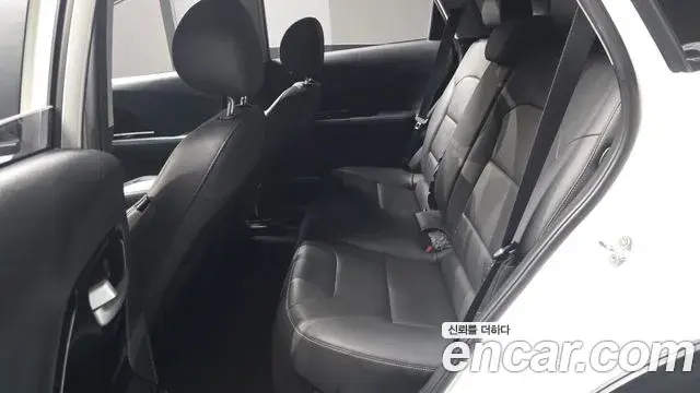 Kia Niro 2020 — Фото 11/20