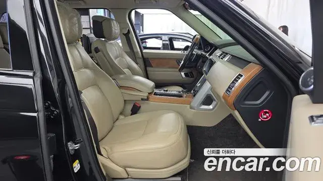 Land Rover Range Rover 2018 — Photo 12/20