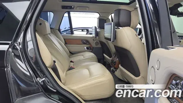Land Rover Range Rover 2018 — Photo 13/20