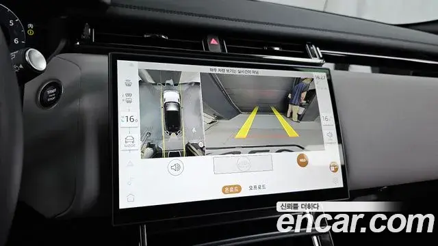 Land Rover Range Rover Velar 2025 — Photo 15/20