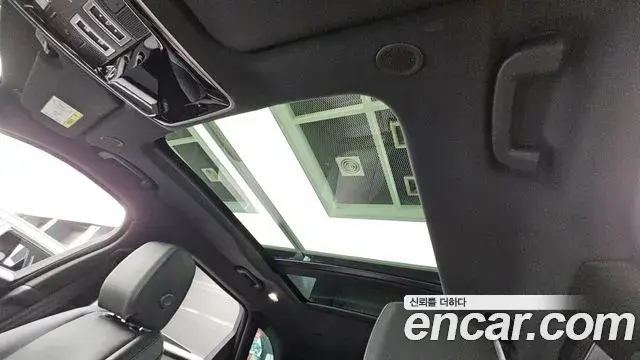 Land Rover Range Rover Velar 2025 — Photo 17/20