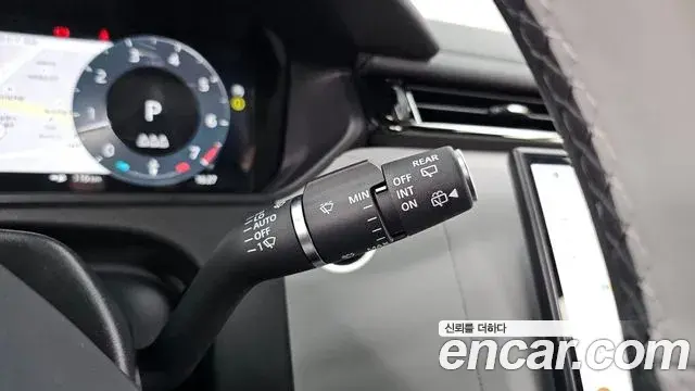 Land Rover Range Rover Velar 2025 — Photo 18/20