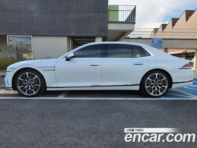 Genesis G90 2023 — Şəkil 1/20