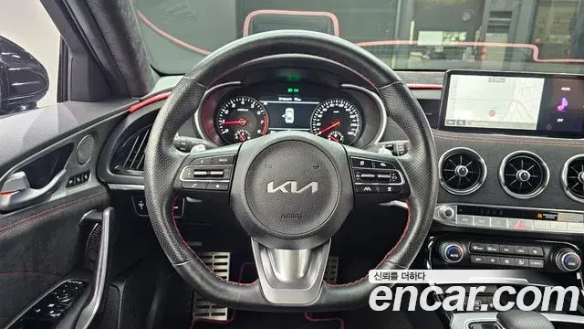 Kia Stinger 2022 — Şəkil 13/20