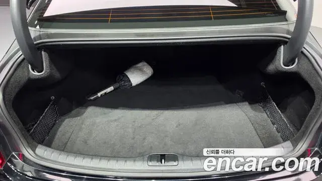 Genesis Electrified G80 2022 — Photo 17/20