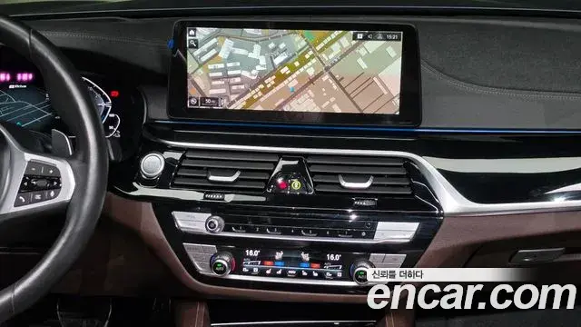 BMW 5 Series 2021 — Şəkil 15/20