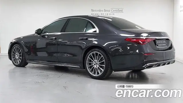 Mercedes-Benz S-Class 2025 — Photo 1/17
