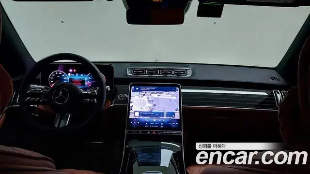 Mercedes-Benz S-Class 2025 — Photo 9/17