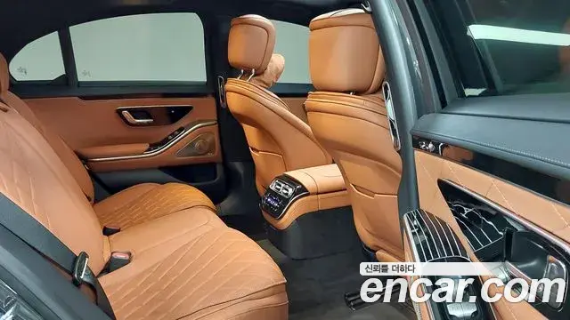 Mercedes-Benz S-Class 2025 — Photo 8/17