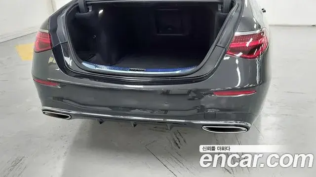 Mercedes-Benz S-Class 2025 — Photo 10/17