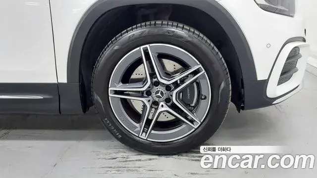 Mercedes-Benz GLB-Class 2025 — Photo 4/18