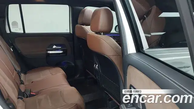 Mercedes-Benz GLB-Class 2025 — Photo 9/18
