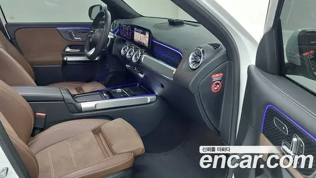 Mercedes-Benz GLB-Class 2025 — Photo 12/18