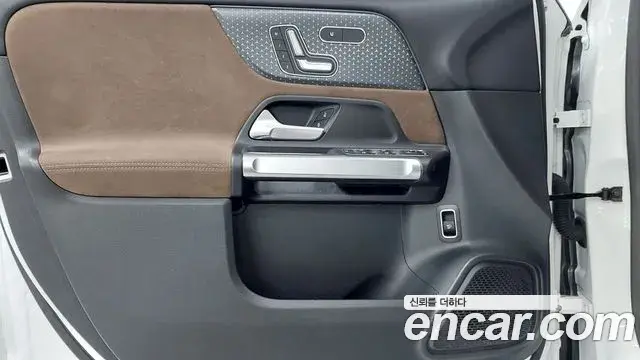 Mercedes-Benz GLB-Class 2025 — Photo 14/18