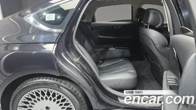 Genesis Electrified G80 2022 — Şəkil 12/20