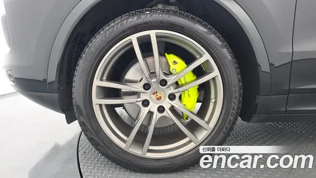 Porsche Cayenne 2023 — Photo 5/20