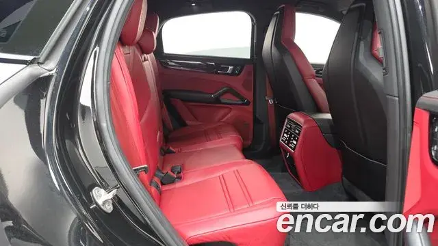 Porsche Cayenne 2023 — Photo 11/20