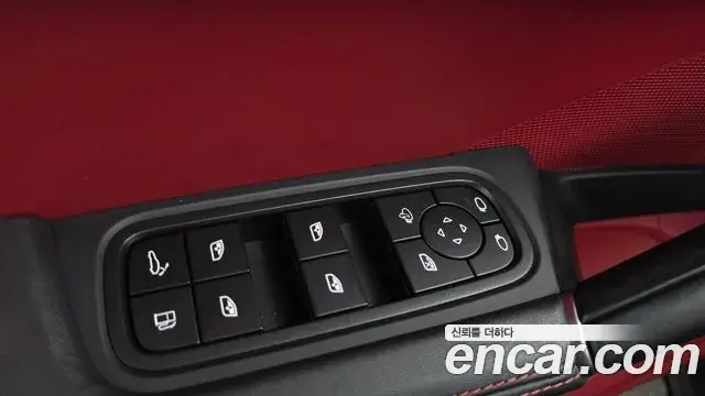 Porsche Cayenne 2023 — Photo 19/20