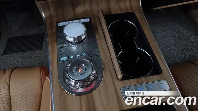 Genesis Electrified G80 2024 — Photo 9/20