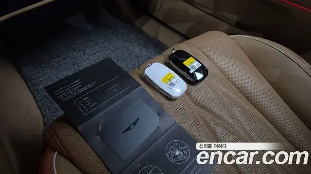 Genesis Electrified G80 2024 — Photo 15/20
