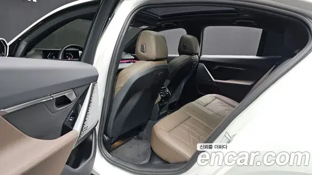 BMW 5 Series 2025 — Photo 12/20