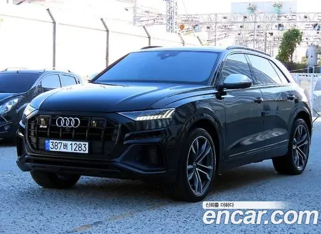 Audi Q7 2020 — Фото 1/2
