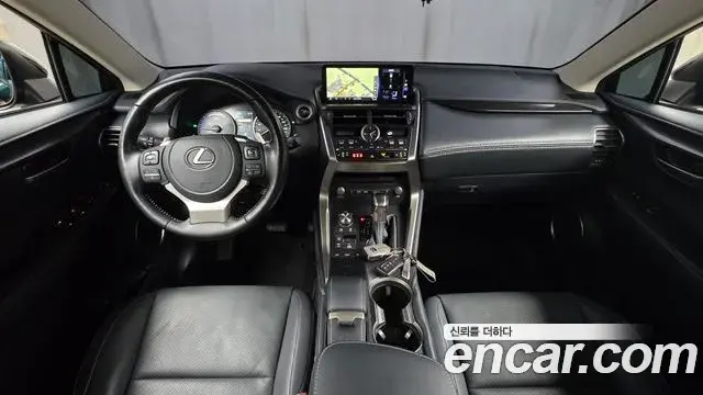 Lexus NX300h 2021 — Photo 7/20