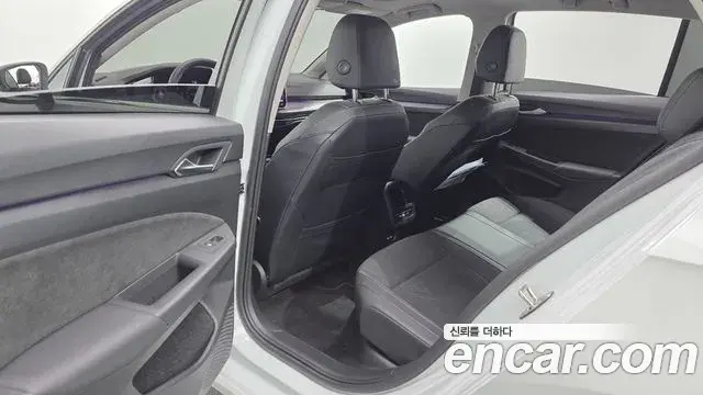 Volkswagen Golf 2025 — Photo 12/20