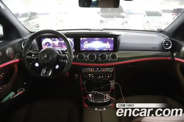 Mercedes-Benz E-Class 2021 — Photo 6/18