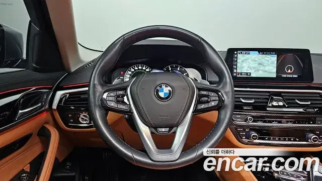 BMW 5 Series 2018 — Photo 11/20