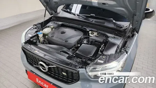 Volvo XC40 2020 — Photo 19/20