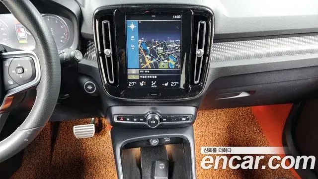 Volvo XC40 2020 — Photo 8/20