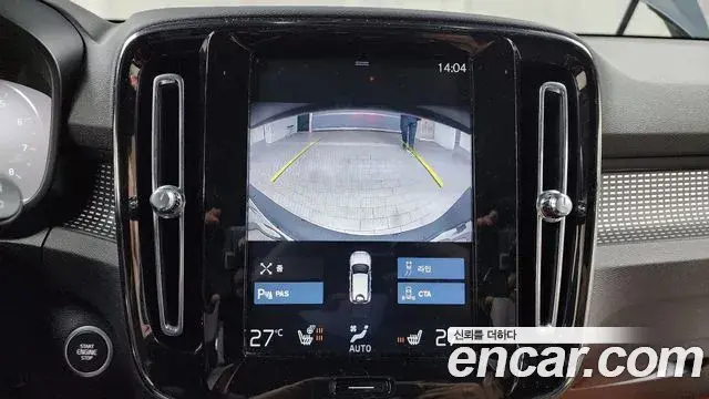 Volvo XC40 2020 — Photo 12/20