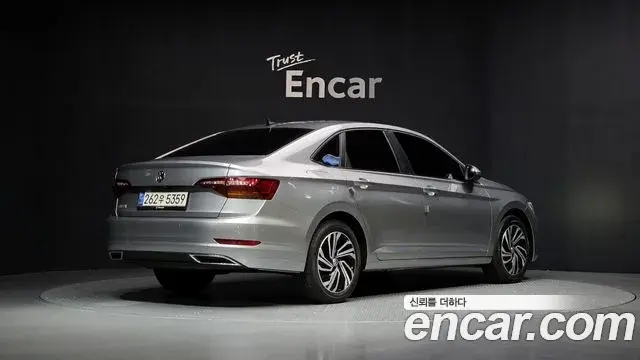 Volkswagen Jetta 2021 — ფოტო 17/20