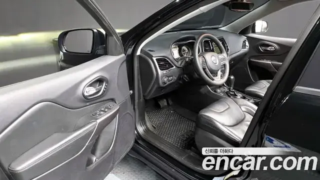 Jeep Cherokee 2022 — Photo 15/20