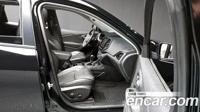 Jeep Cherokee 2022 — Photo 16/20