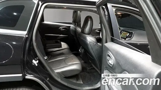 Jeep Cherokee 2022 — Photo 17/20