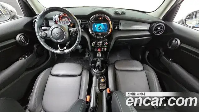 Mini Cooper 2019 — Photo 7/20