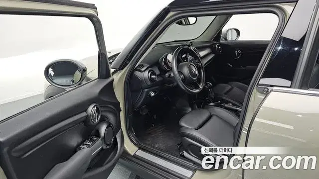 Mini Cooper 2019 — Photo 11/20