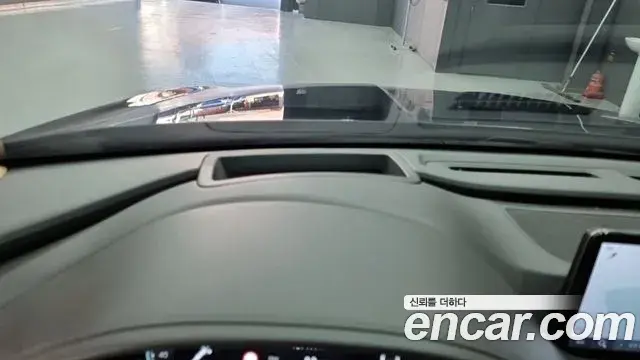 Genesis Electrified G80 2022 — Photo 14/18