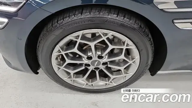 Genesis Electrified G80 2022 — Photo 18/18