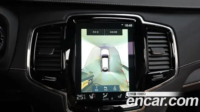 Volvo XC90 2021 — Photo 15/20