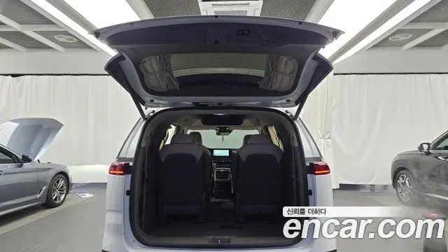 Kia Carnival 2021 — Photo 19/20