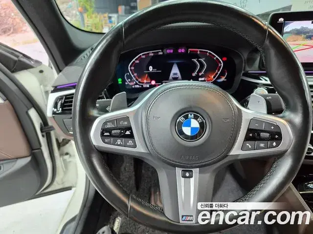 BMW 5 Series 2022 — Photo 18/20