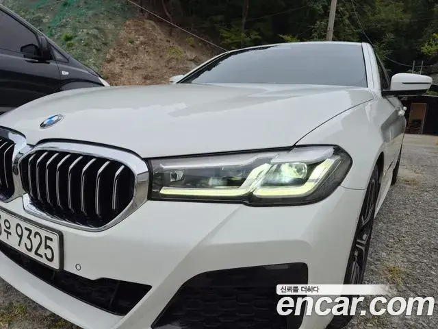 BMW 5 Series 2022 — Photo 19/20
